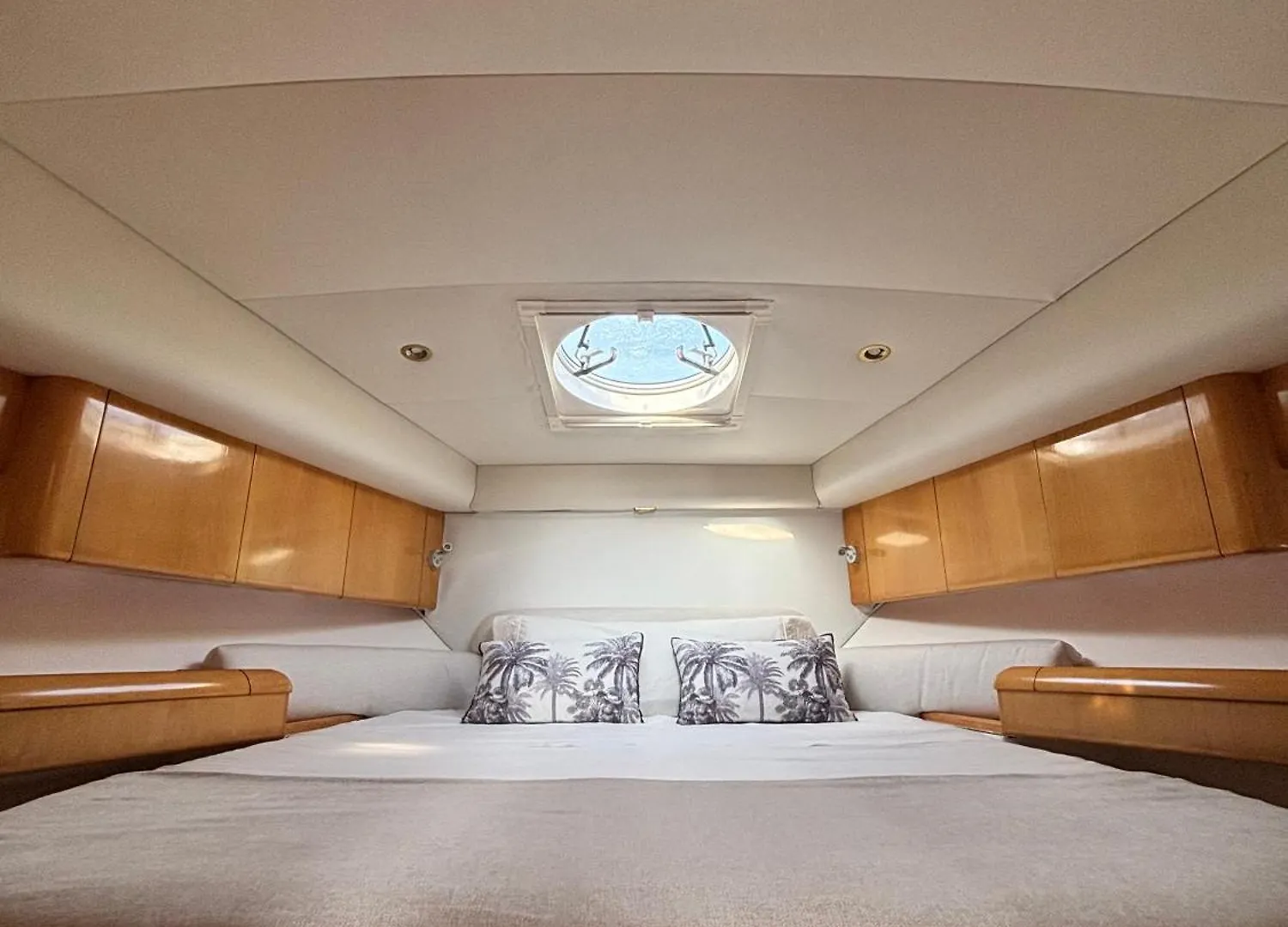 Dormir A Bordo De Un Barco En La Costa Del Sol マルベーリャ 船上ホテル